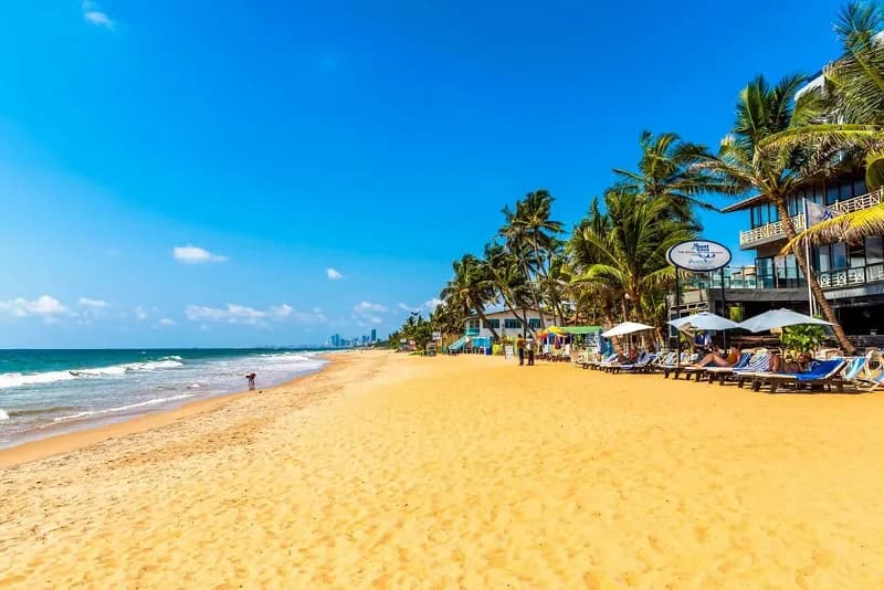 Mount Lavinia Beach. tourist attraction in Colombo, WP