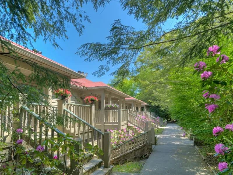 Mountain Lake Lodge hotel in Pembroke, VA