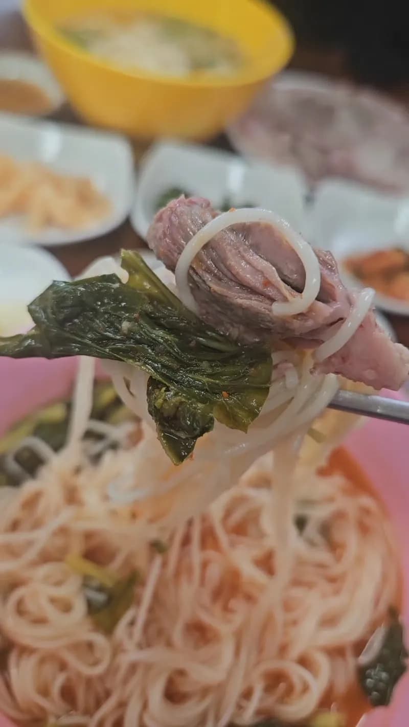 View of Mulchineun Pig Restaurant Area (먹는돼지) in Saha-gu, Busan