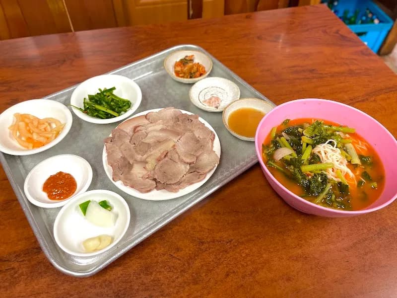 View of Mulchineun Pig Restaurant Area (먹는돼지) in Saha-gu, Busan