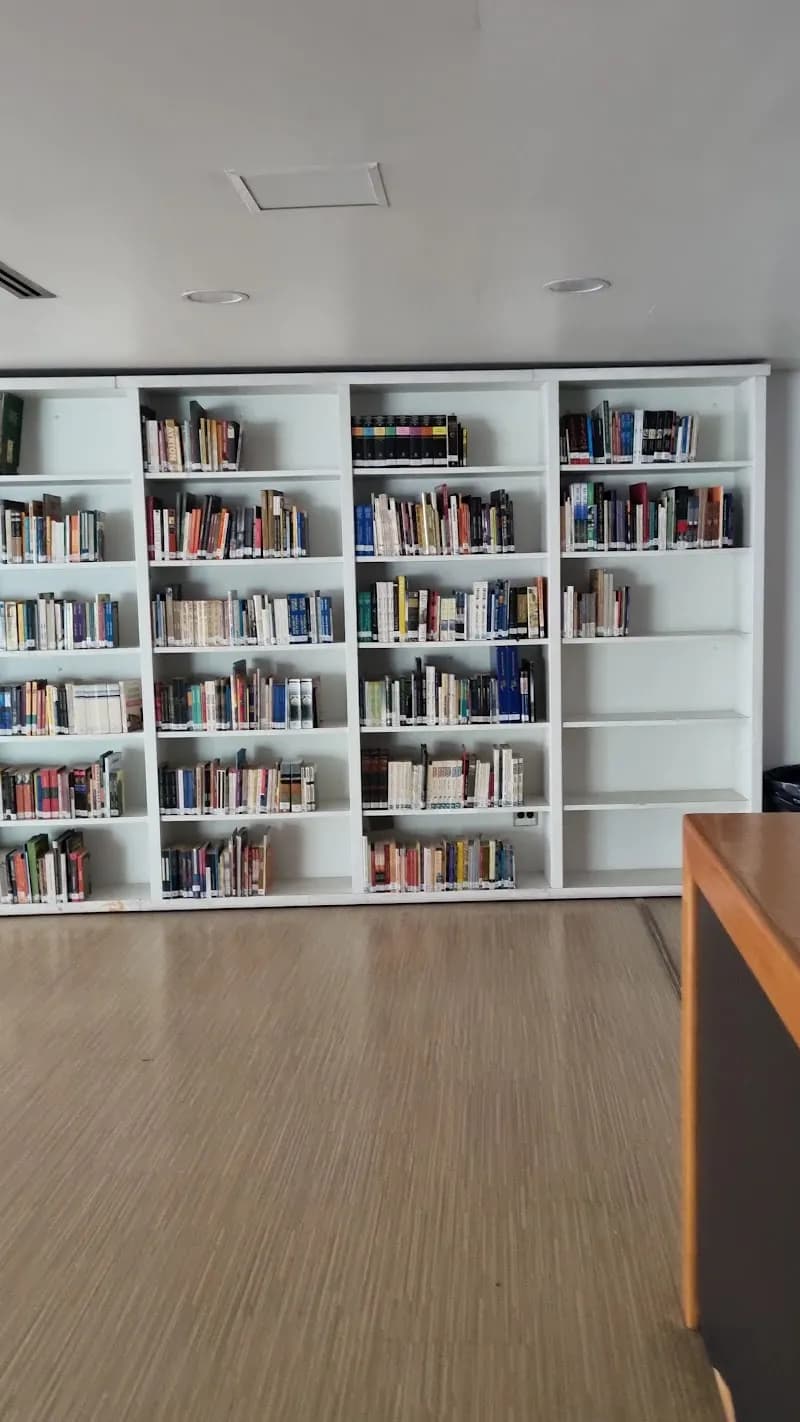 View of Municipal Library Governor Leonel de Moura Brizola in Duque de Caxias, RJ