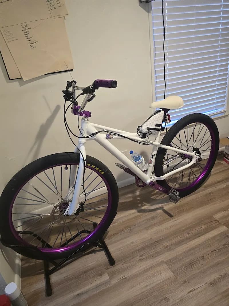 View of Naples Cyclery in Naples, FL