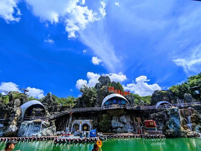 View of Nonthaburi Zoo (Khlong Luang) in Nonthaburi, BKK