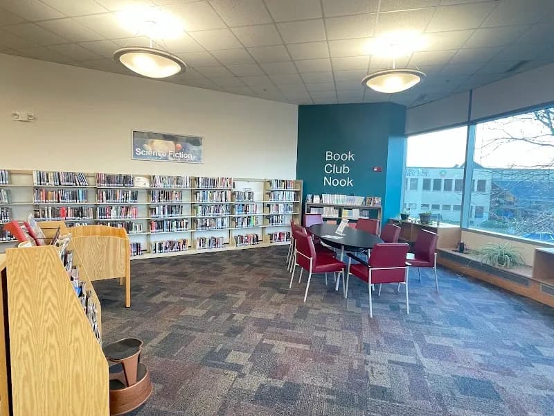 View of Oak Lawn Public Library in Oak Lawn, IL