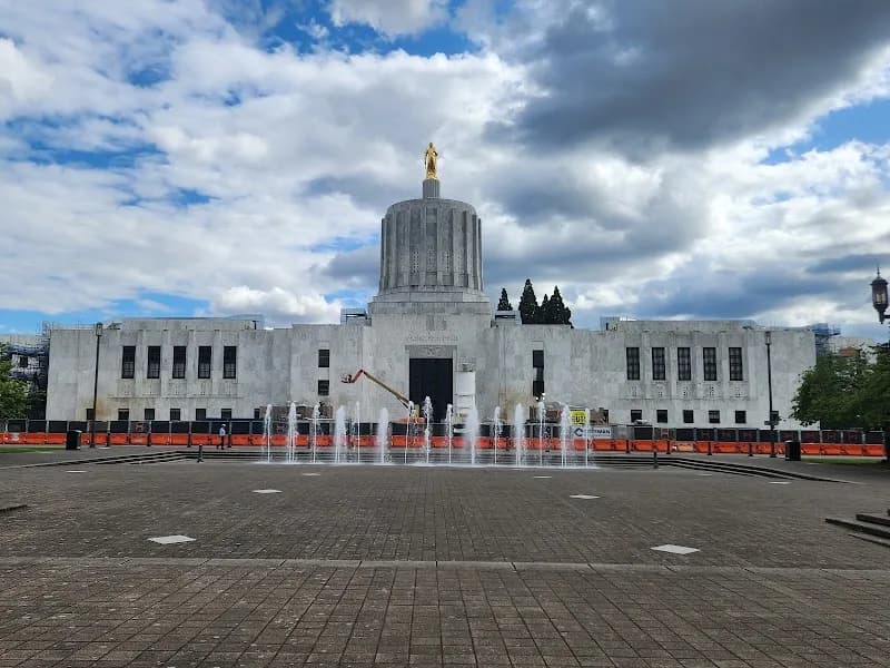 View of Oregon State Capitol in Salem, OR