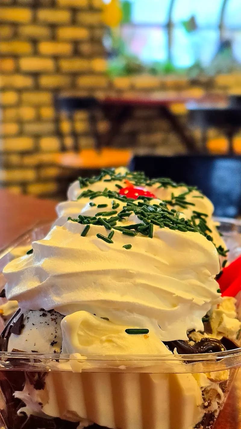 View of Oscar's Frozen Custard in Brown Deer, WI