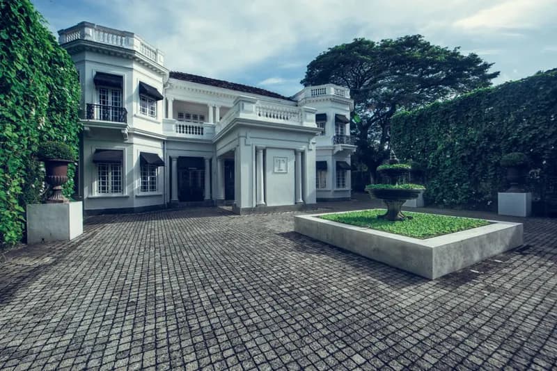 Paradise Road Tinsel cafe in Colombo, WP