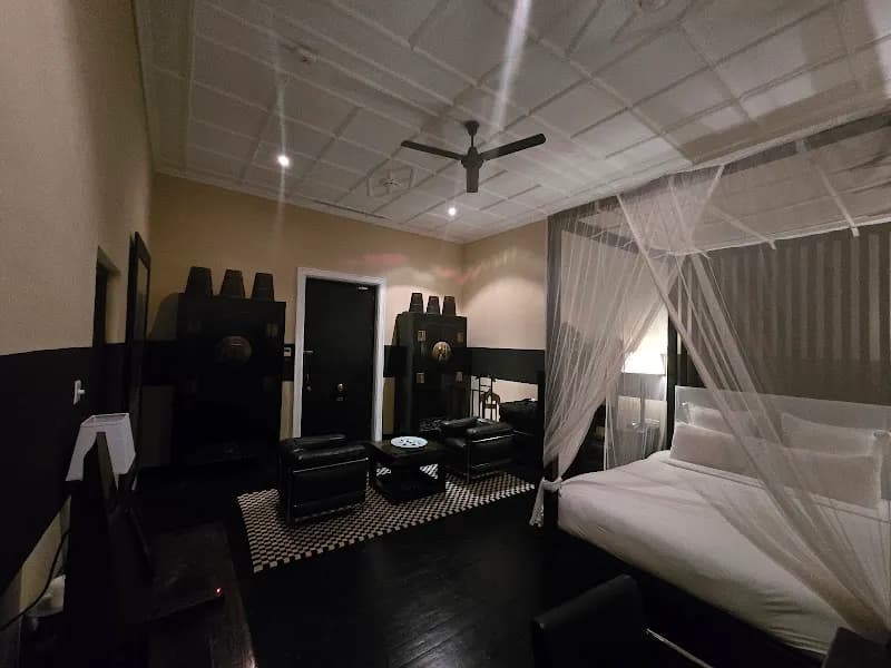 View of Paradise Road Tinsel in Colombo, WP