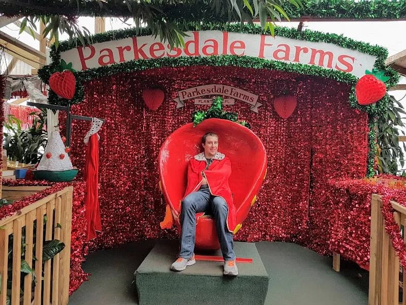 Parkesdale Farm Market farmers market in Plant City, FL