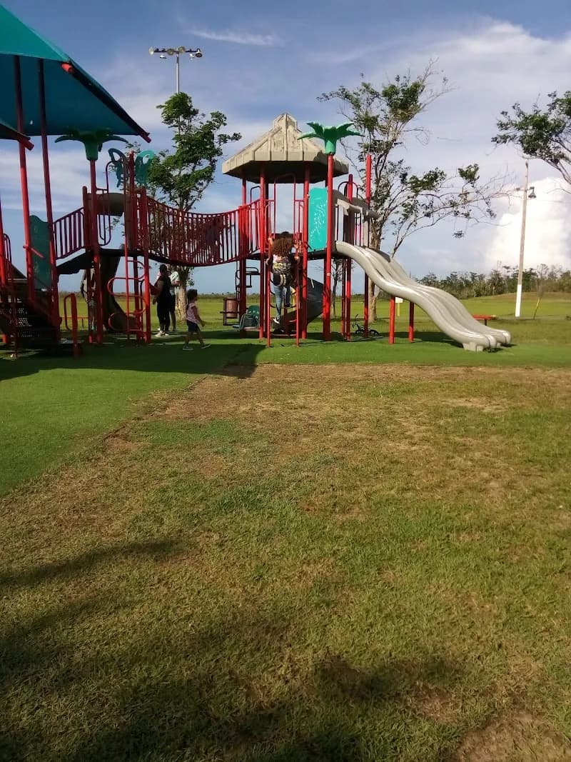 View of Parque Infantil La Esperanza in Dorado, PR