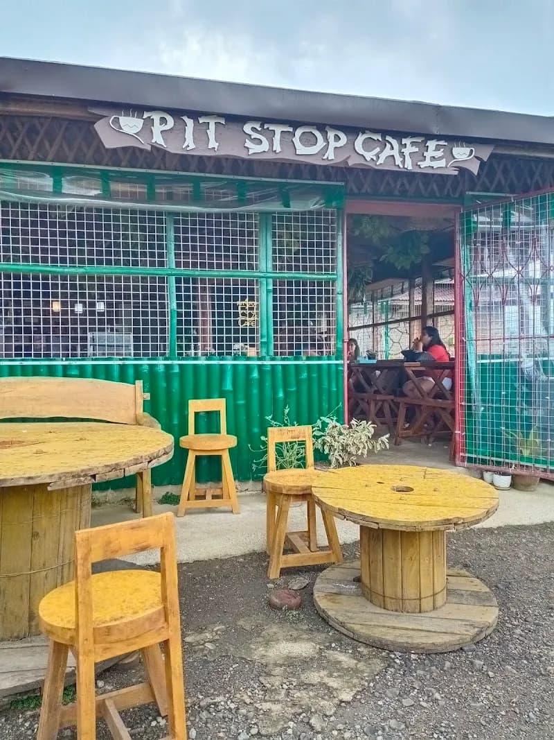 Pit-os Local Restaurant & Cafรฉ restaurant in Pit-os, CV