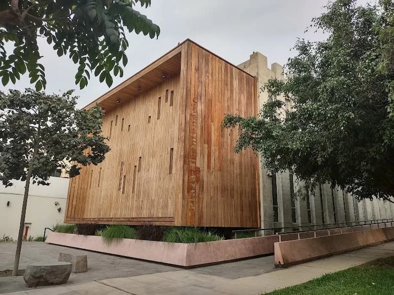 Plaza Biblioteca La Molina Sur library in La Molina, Lima