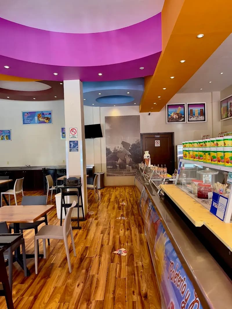 View of Plaza Mayor Ice Cream Parlor in Toluca, Edomex