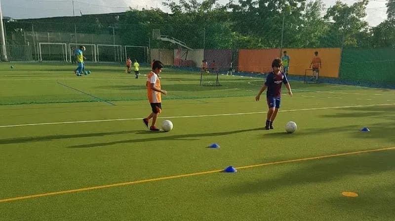 Poinsur Playground playground in Andheri, MH