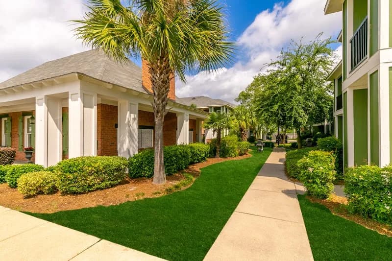 Reflections of Island Park Apartments apartment building in Shreveport, LA