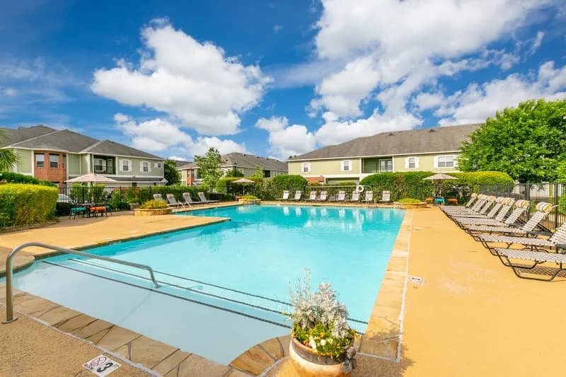 View of Reflections of Island Park Apartments in Shreveport, LA