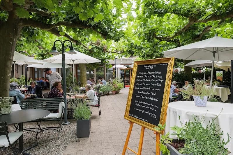 Restaurant zum Rössli Hotels & Travel in Greifensee, ZH