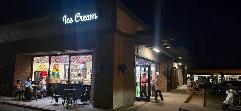 View of Rocky Rd Ice Cream in Sedona, AZ