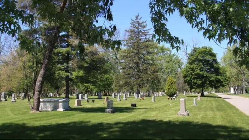 Roseland Park Cemetery cemetery in Berkley, MI