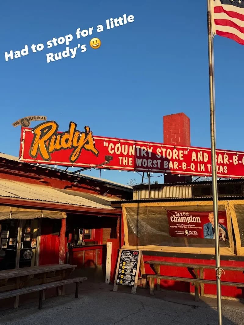 View of Rudy's "Country Store" and Bar-B-Q in Bulverde, TX