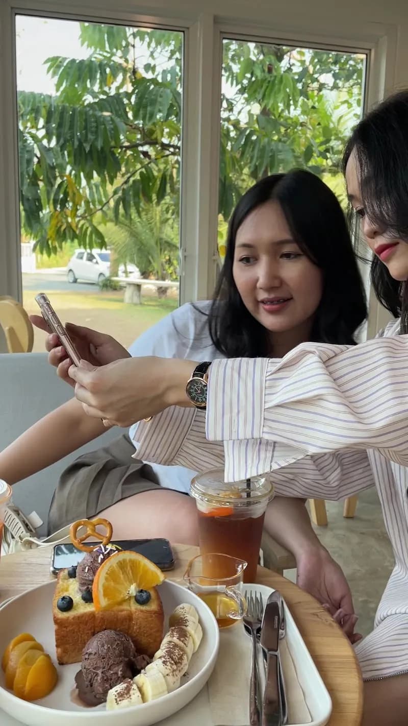 View of Saket Ice Cream Shop in Doi Saket, CM