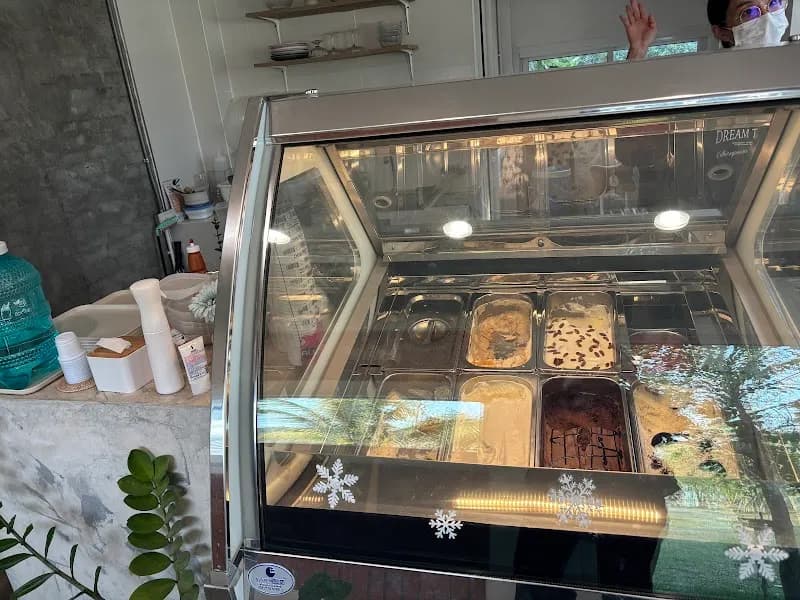 View of Saket Ice Cream Shop in Doi Saket, CM