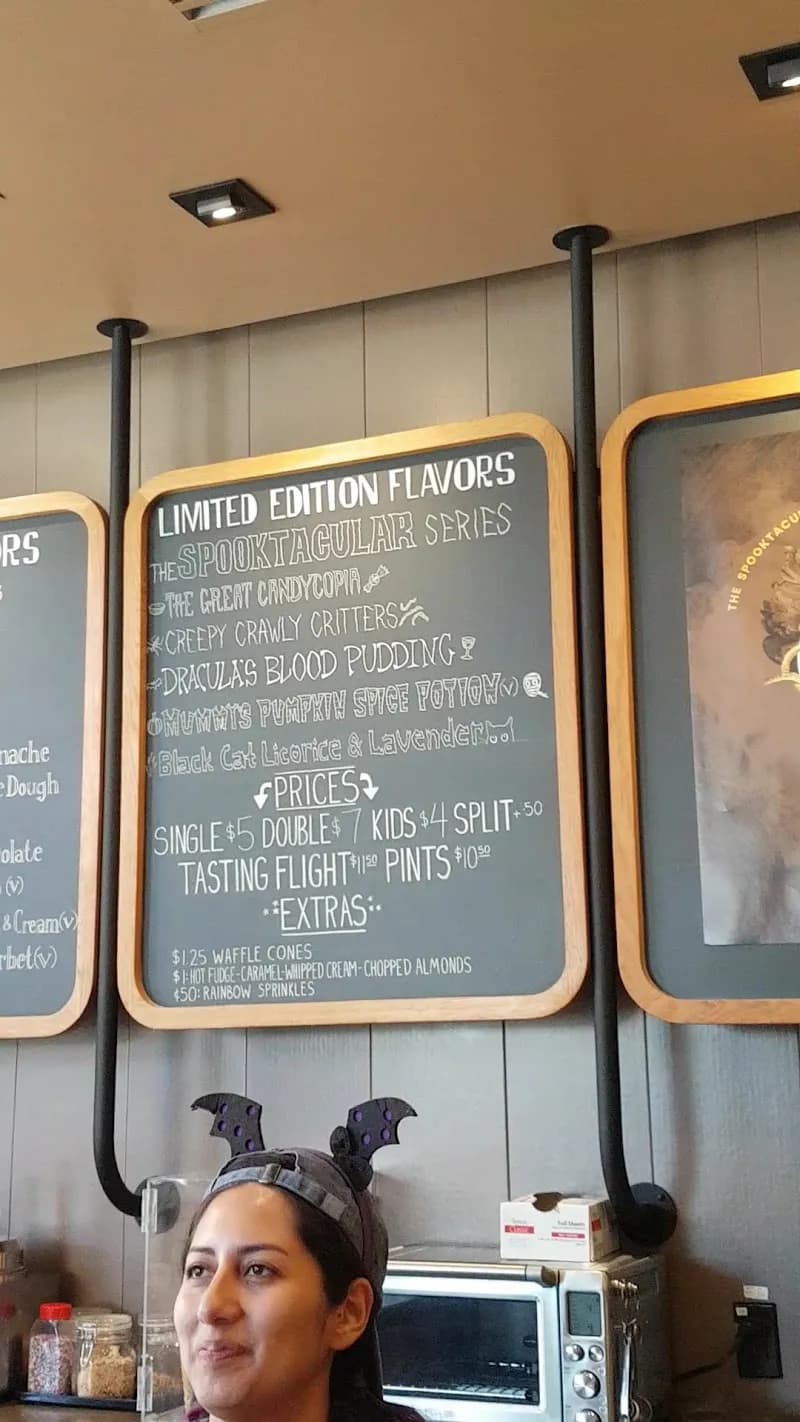 View of Salt & Straw in Venice, CA