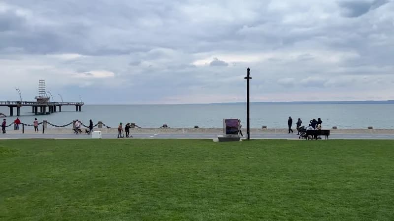 View of Spencer Smith Park in Burlington, ON