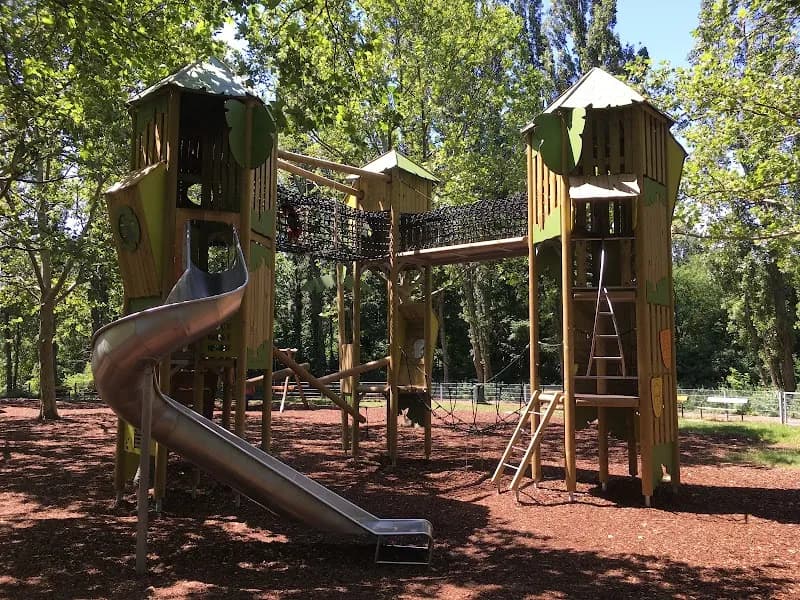 Spielplatz playground in Favoriten, VIE