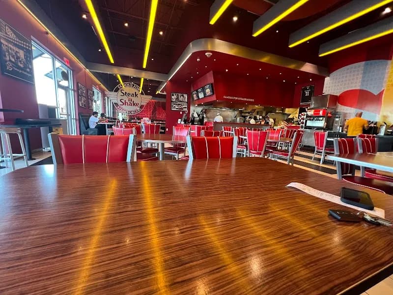 View of Steak ’n Shake in Windcrest, TX