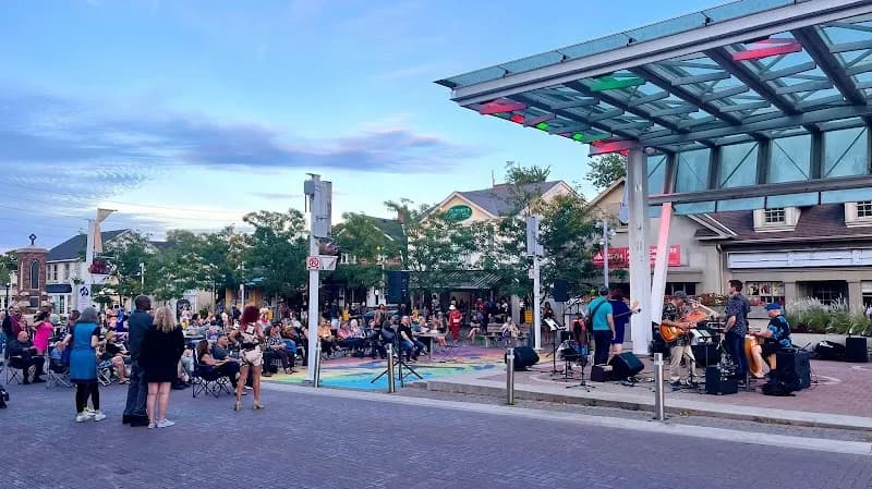 Streetsville Village Square tourist attraction in Mississauga, ON