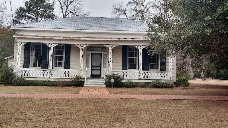 View of Sturdivant Hall Museum in Selma, AL