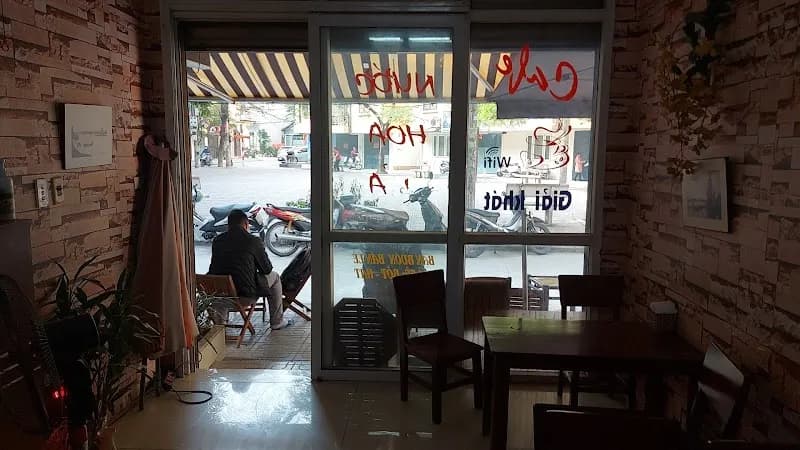 Tây Sơn Market & Neighborhood Cafes cafe in Thanh Xuân, HN