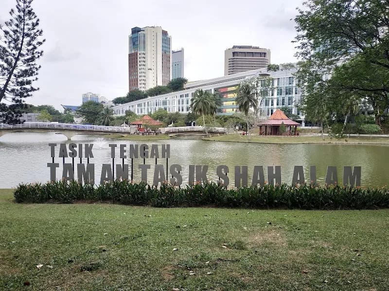 Taman Tasik Shah Alam (Tasik Tengah) park in Shah Alam, SG