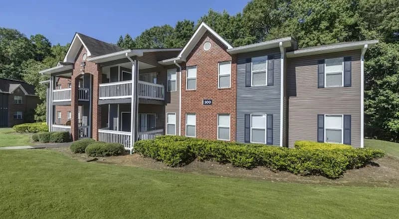 The Greens at Braelinn apartment building in Peachtree City, GA