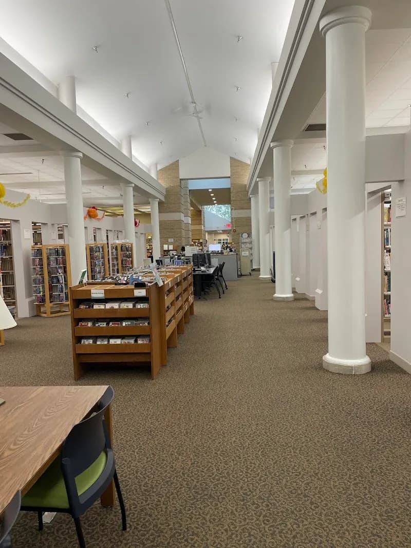 View of Upper Arlington Public Library: Tremont Road Branch in Upper Arlington, OH