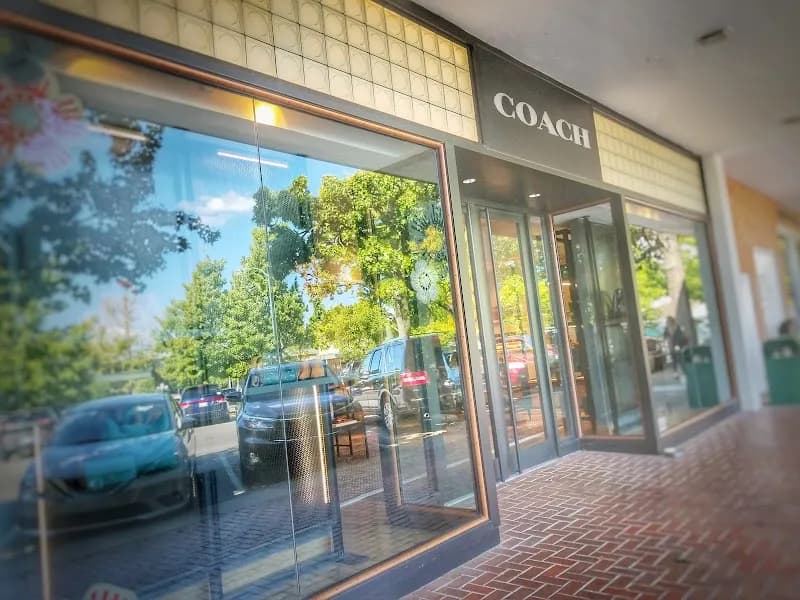 Utica Square shopping mall in Midtown, OK