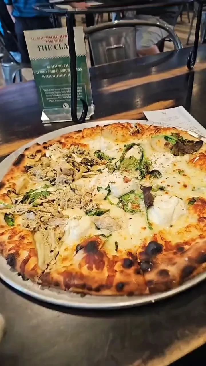 View of V Pizza + Tap Garden in Fleming Island, FL