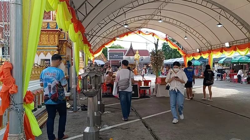 View of Wat Bang Peng Tai in Bangkapi, BKK