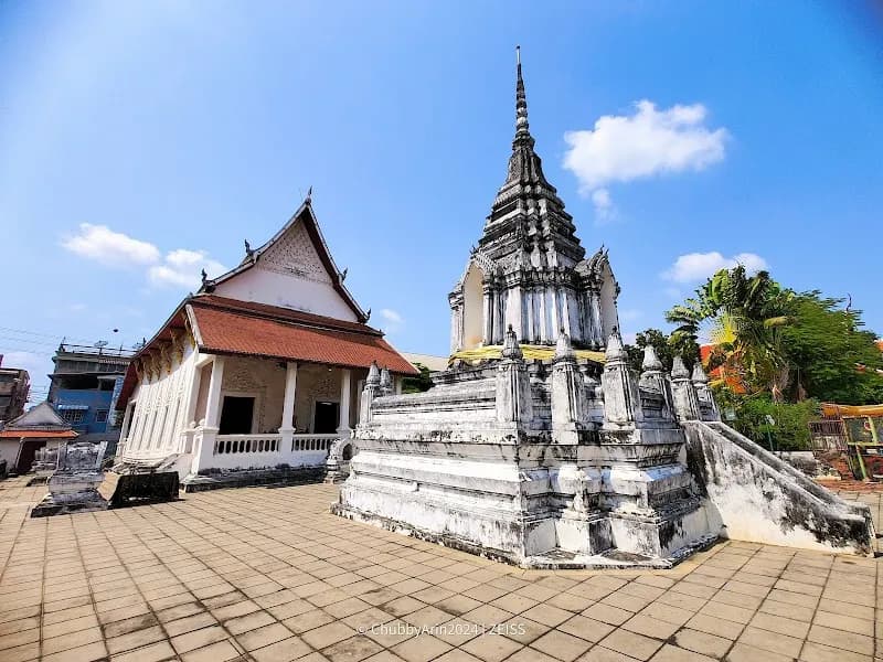 View of Wat Samorai in Samsen, BKK