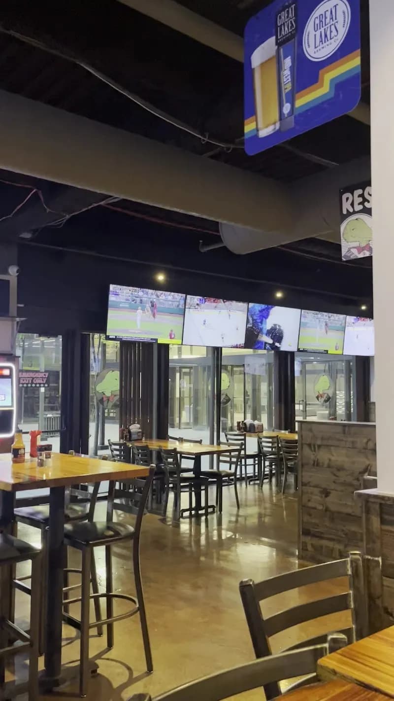 View of Winking Lizard Tavern in Cleveland, OH