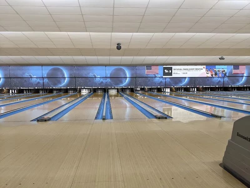 Yorktown Lanes bowling alley in Parma, OH
