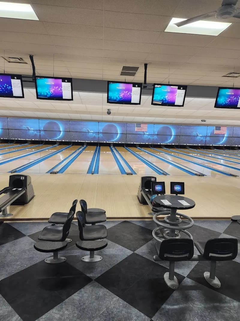 View of Yorktown Lanes in Parma, OH